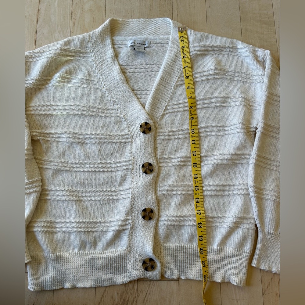 Women's Cupcakes & Cashmere Button Front V-Neck Ivory Cardigan Sweater Sz Large - Picture 5 of 9